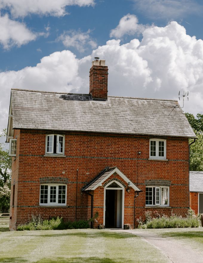 Bride preparing for her big day – Wasing Weddings