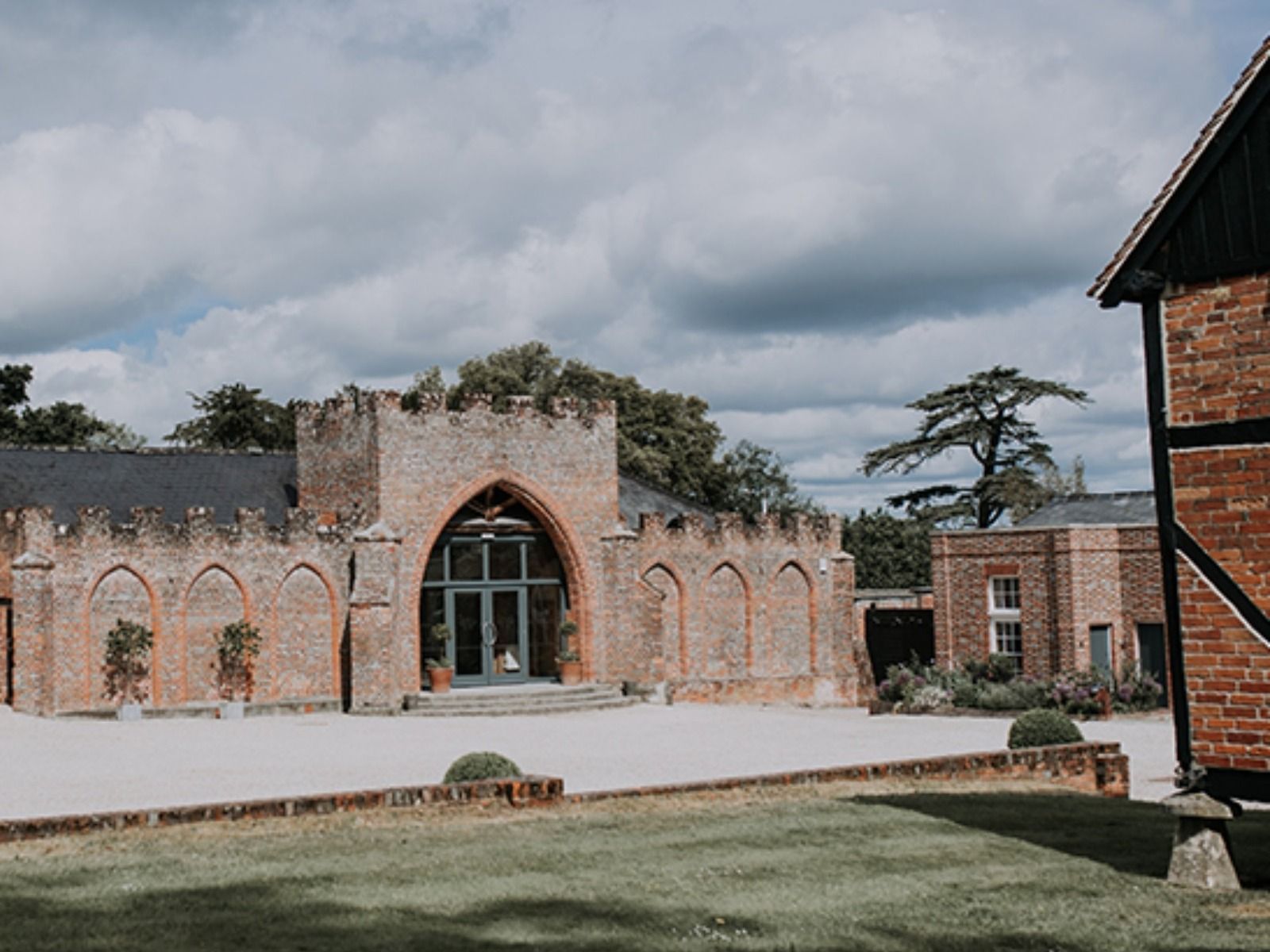 A Glorious June Wedding Ceremony