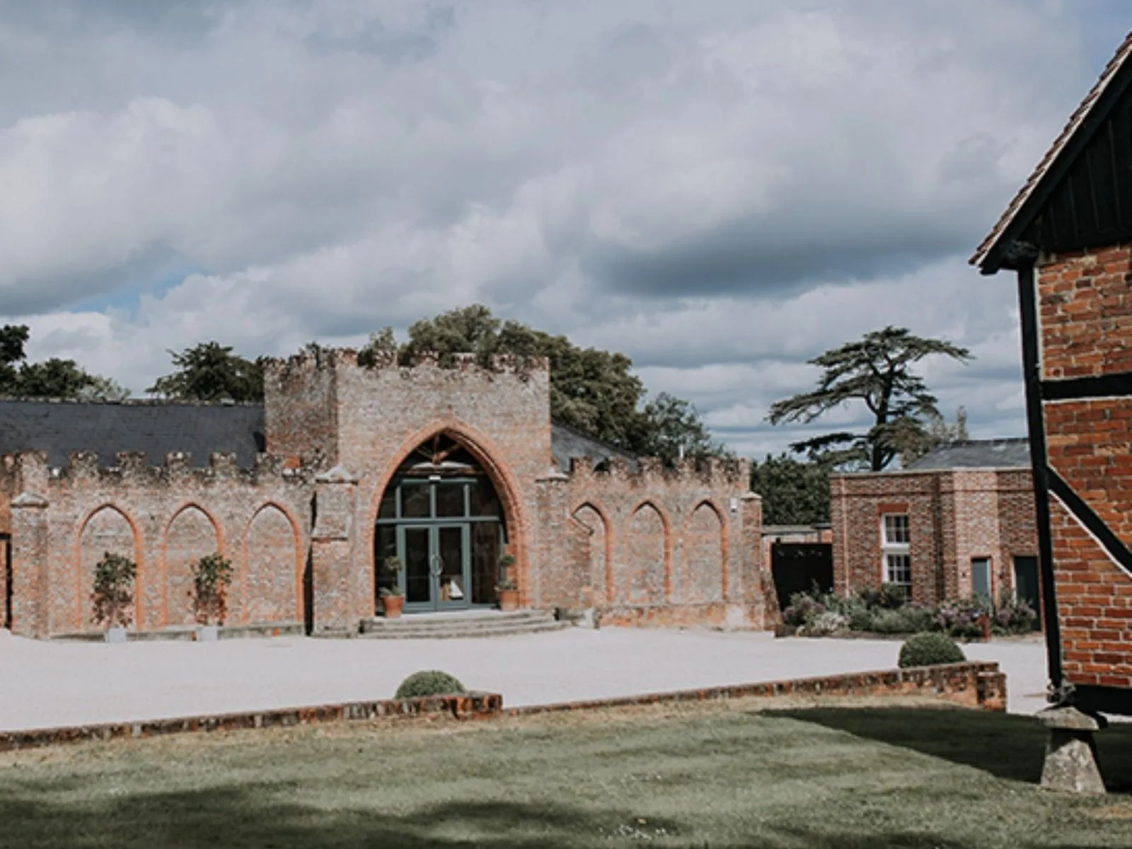 A Glorious June Wedding Ceremony